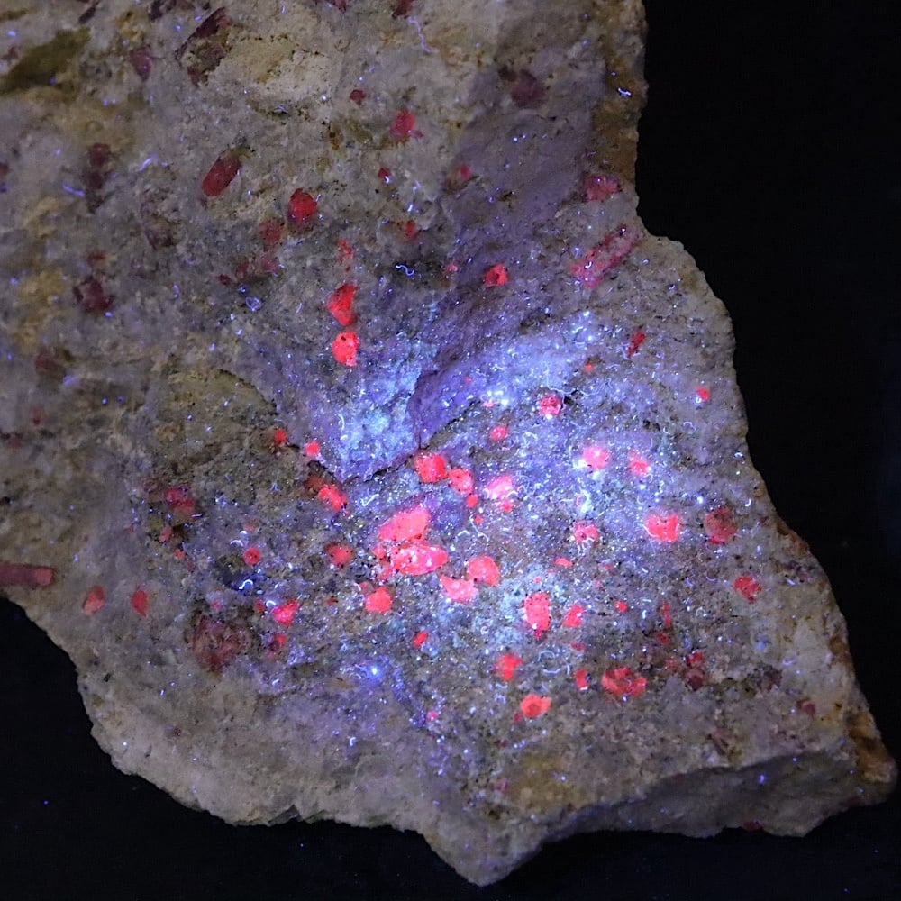 カリフォルア産 コランダム ルビー サファイア 原石 399.5g