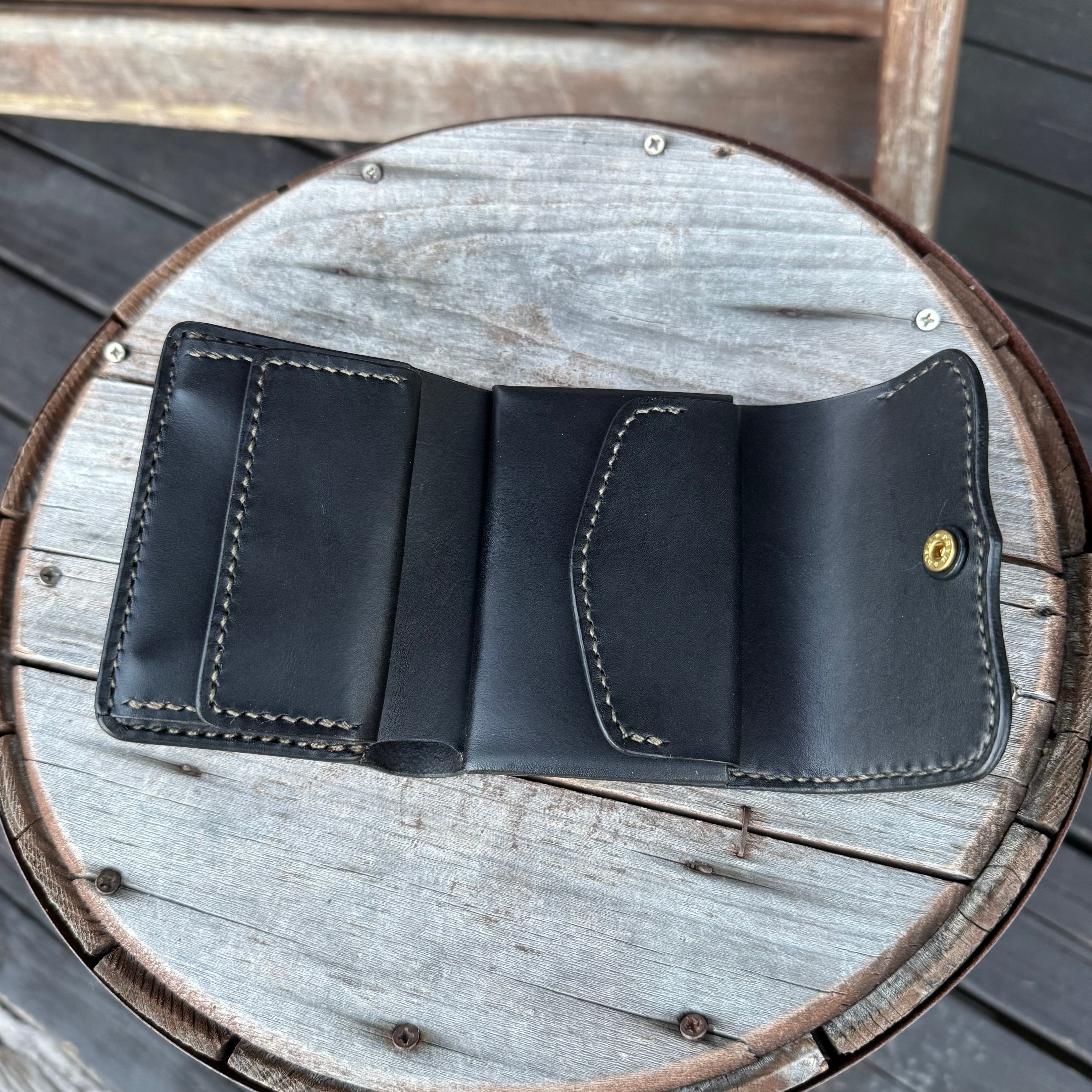 WHOLオリジナル 三つ折りミニウォレット ハンドメイド 財布 本革 牛革