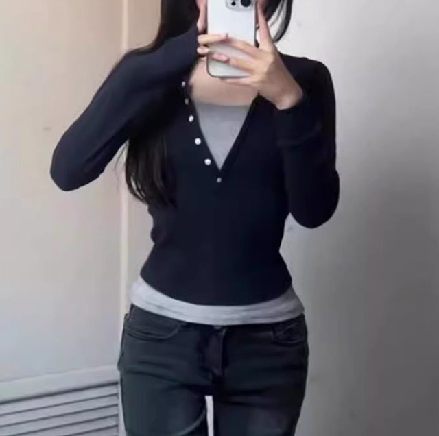 ハーフボタン レディース トップス ロンT シャツ カットソー 長袖 襟なし タイト スリム 細身 かわいい シンプル カジュアル おしゃれ かっこいい メンズライク マニッシュ ボーイッシュ 存在感 ベーシック 無地 春 夏 秋 ロングシーズン 学生 お出かけ イベント 公園 女子会 休日 ショッピング コンサート ライブ カフェ 楽ちん プチプラ 普段使い 着回し インスタ映え 定番 S M L XL 小さいサイズ 大きいサイズ ネイビー ベーシックカラー 大人カラー