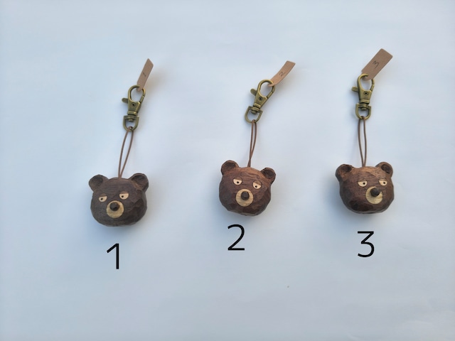 手彫りクマのキーホルダー　