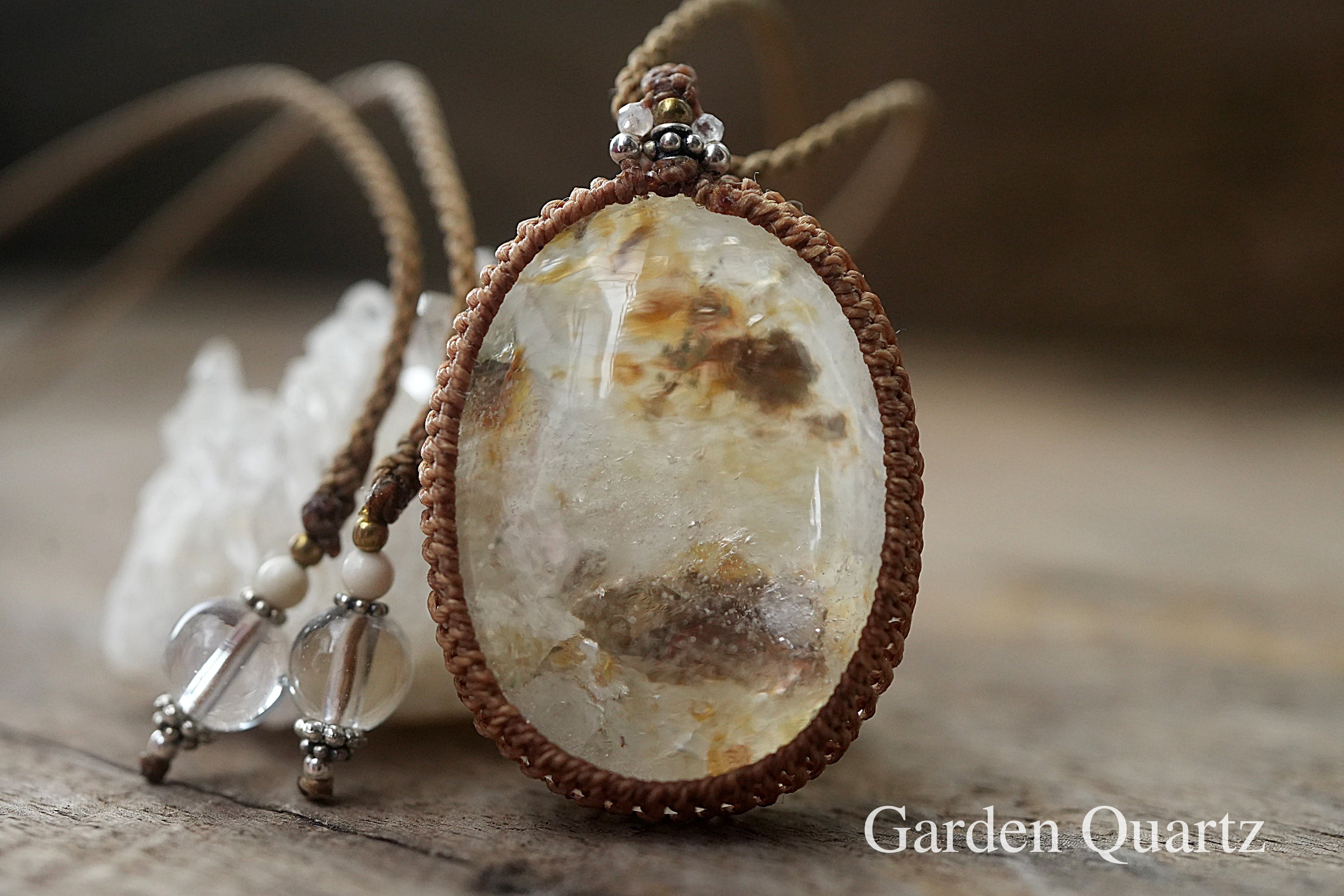 中粒キラキラ鏡と気泡★ガーデンクォーツ マクラメネックレス 1849
