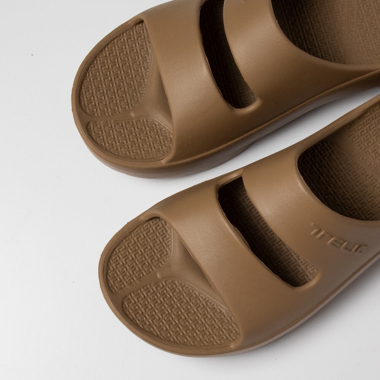 W-STRAP / Beige / ベージュ /リカバリーサンダル / TELIC | PEPS