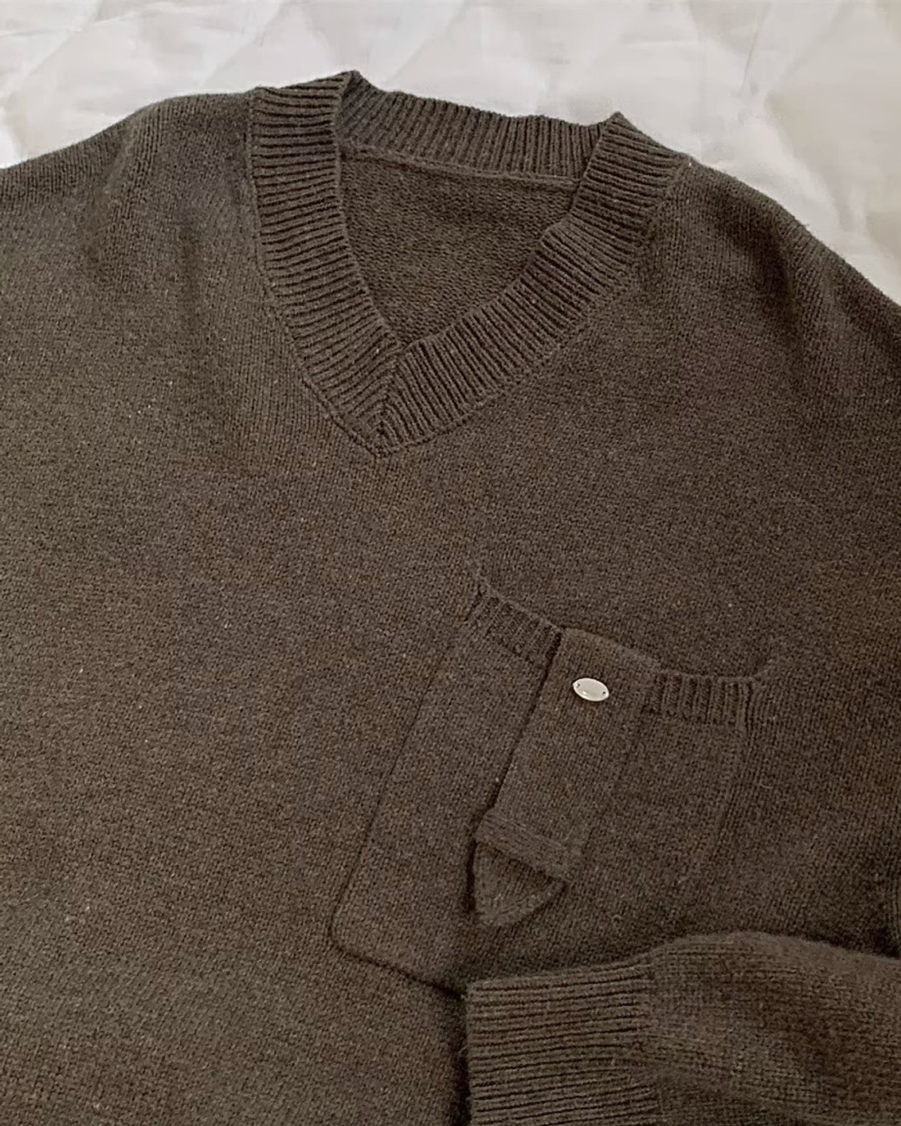 Design pocket v-neck Knit　N1035