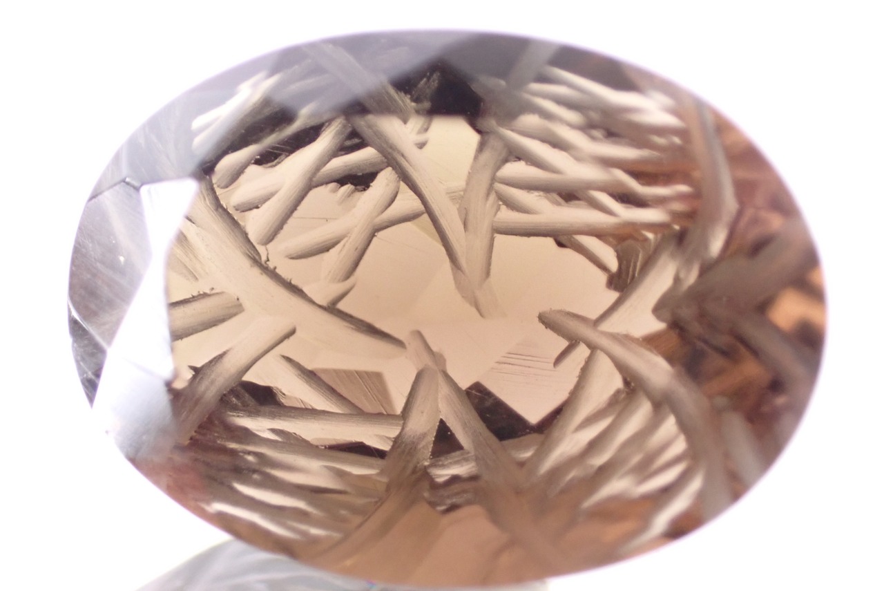 スモーキークォーツ(裏彫り彫刻カット)　5.95ct　[C7‐695]