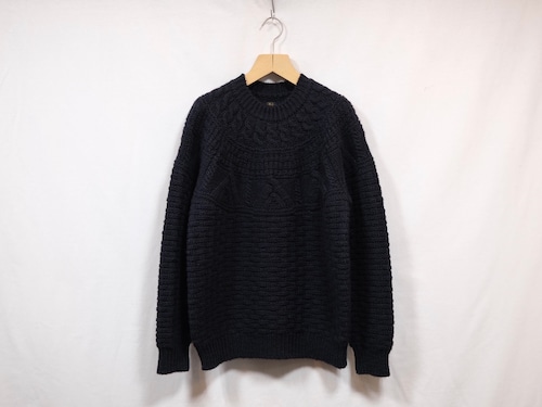 BATONER”Men’s SPREAD ARAN CREW NECK DARK NAVY”