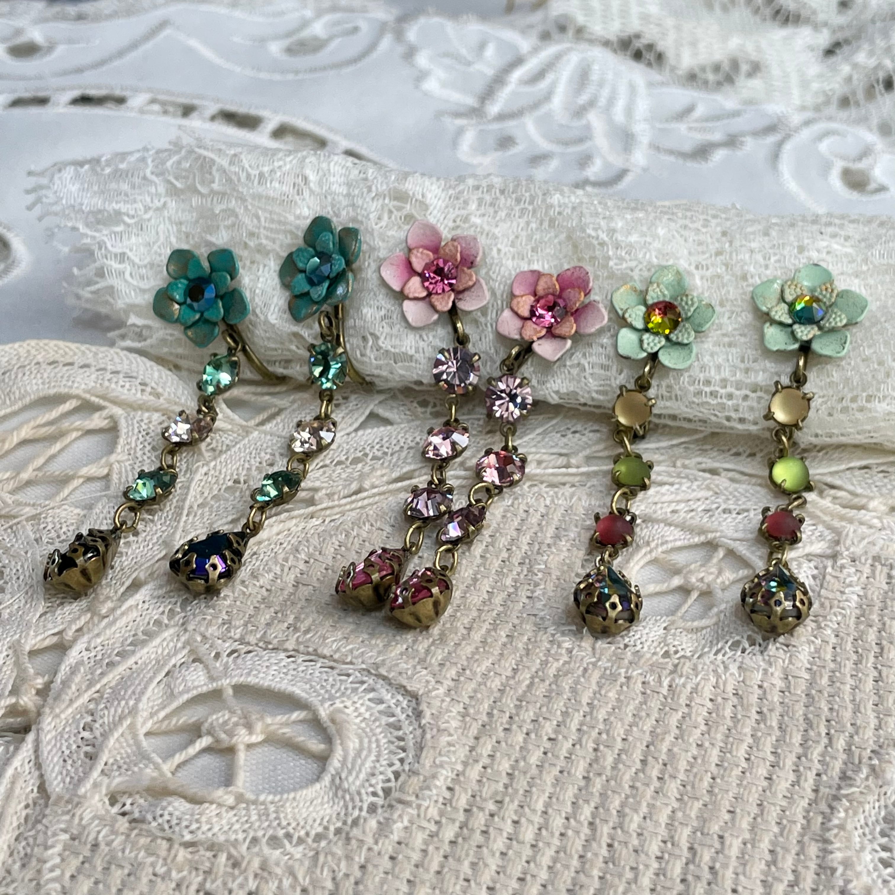 Michal Negrin ミハエルネグリン ゆらゆら 花と4連ビジュー イヤリング