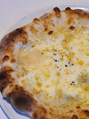 ゴルゴンゾーラチーズのピッツァ  職人が作るピザ pizza-004