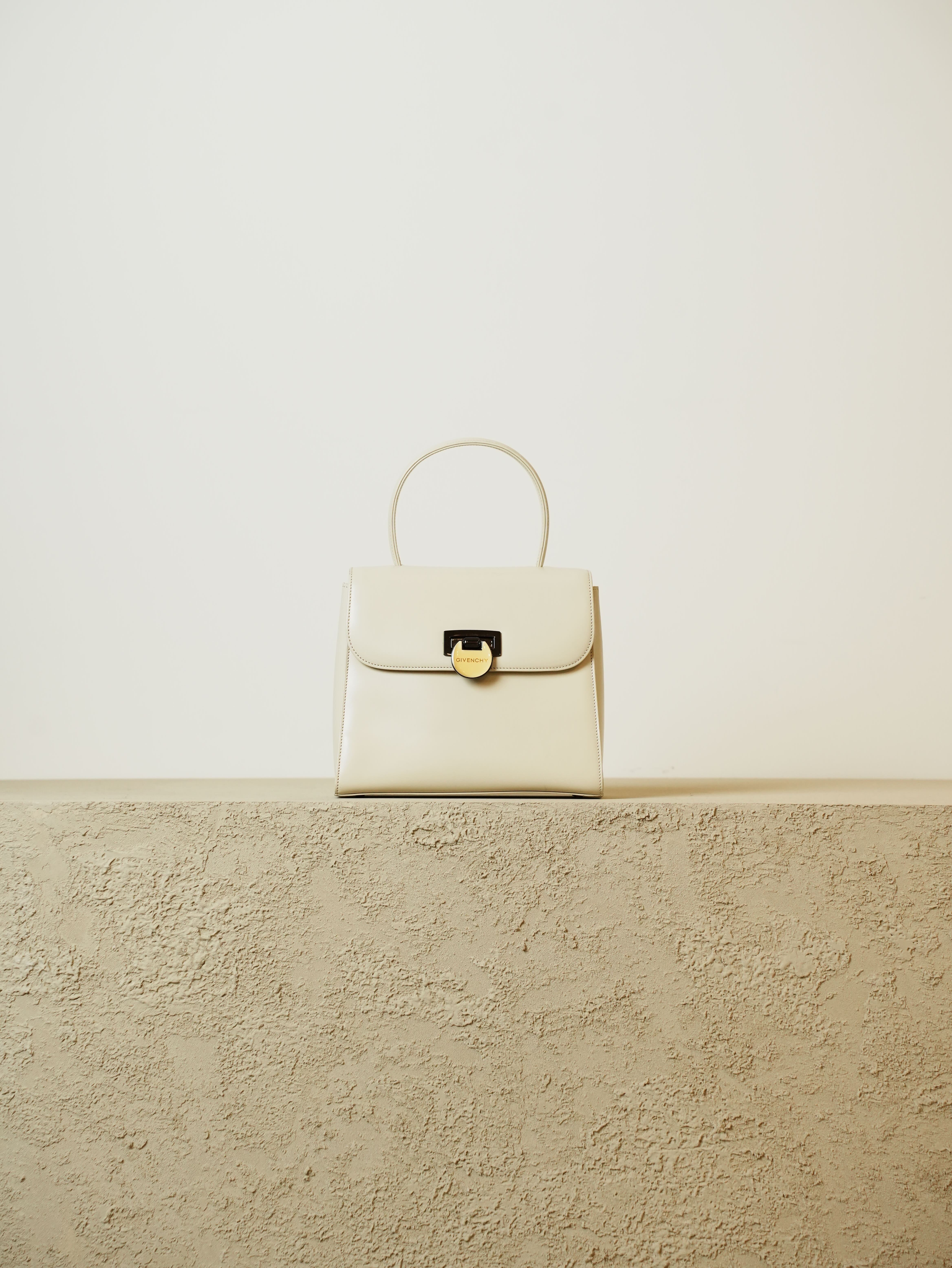 GIVENCHY | Raum Vintage