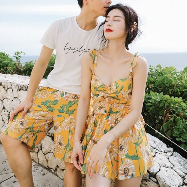 【予約販売】水着 カップル水着 2点セット ペアルック メンズ レディース 花柄 フラワー柄 イエロー ワンピース 海水パンツ 海パン ペア水着 恋人 おそろい お揃い M/L/XL