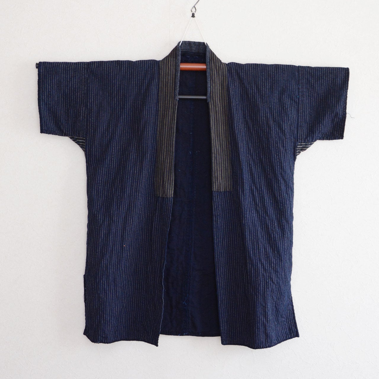刺し子織り　道着生地　藍染め　作務衣　野良着　半纏　着物　和服　キモノジャケット 刺し子 野良着｜藍染 濃紺 半袖｜縞×藍無地 両面｜木綿｜大正〜昭和