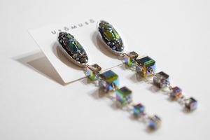 usomuso/スワロフスキー insect×cube ピアス