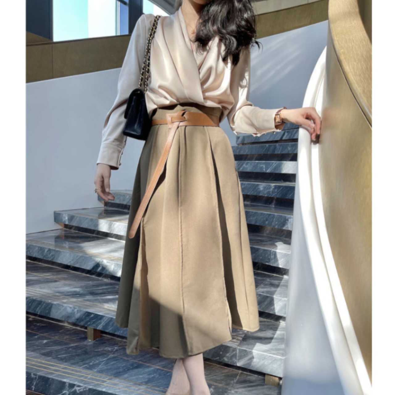 Vネックシャツ＆イレギュラープリーツスカートのセットアップ W00616