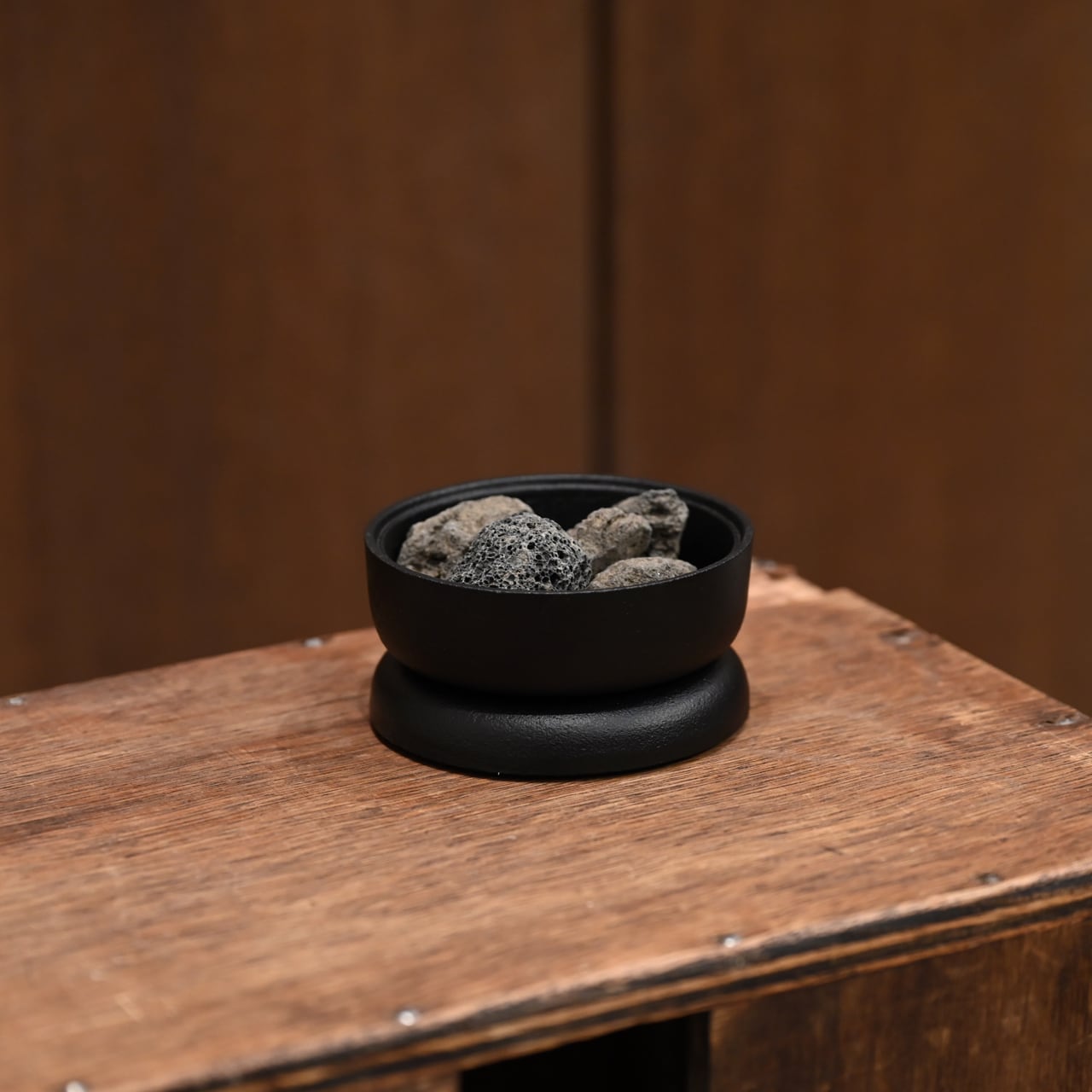 鉄鋳物と溶岩石のアロマディフューザー》Lava stone aroma diffuser