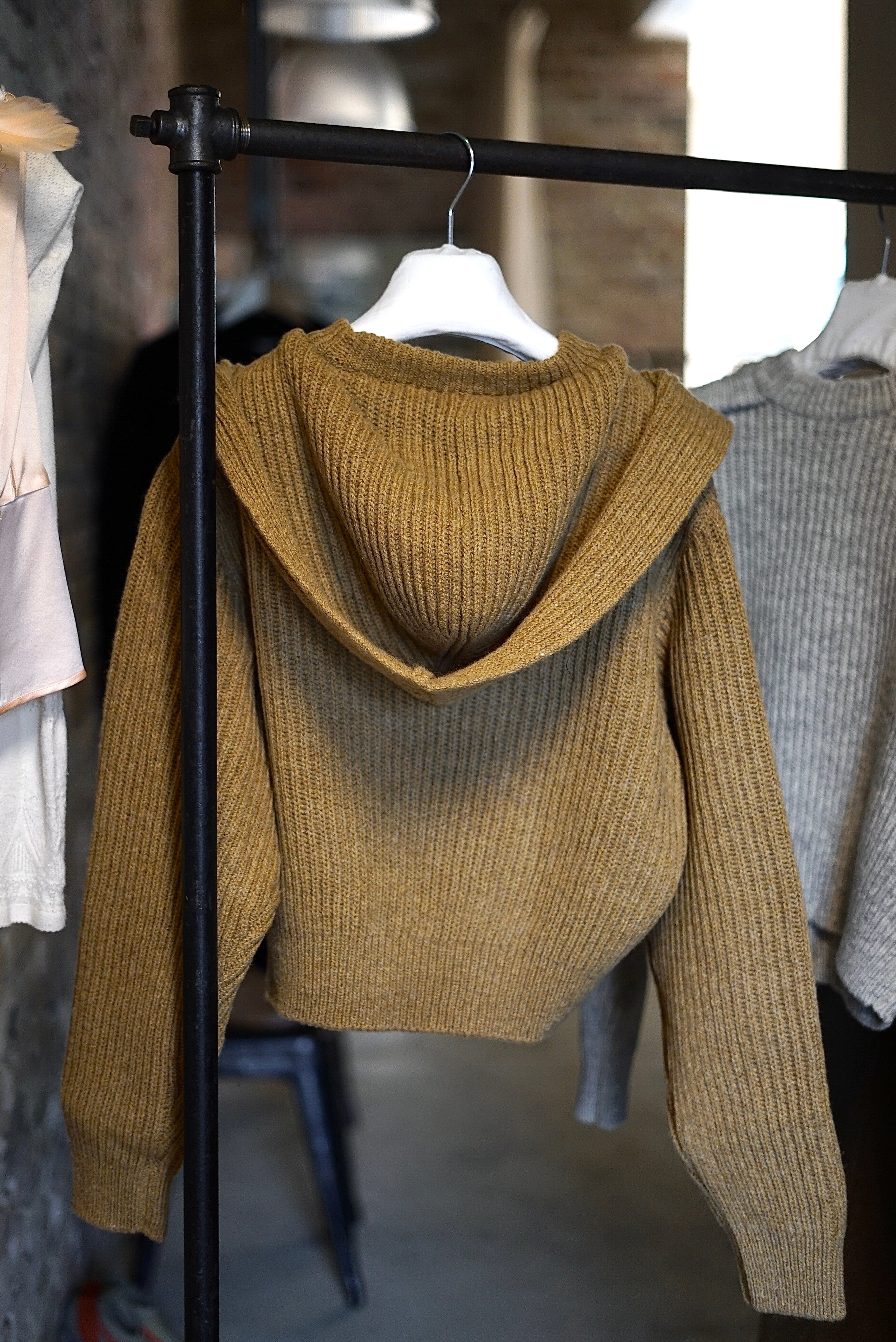 FUMIKA_UCHIDA / SHETLAND RIB STITCH HOODED PULLOVER (IVORY , TOP