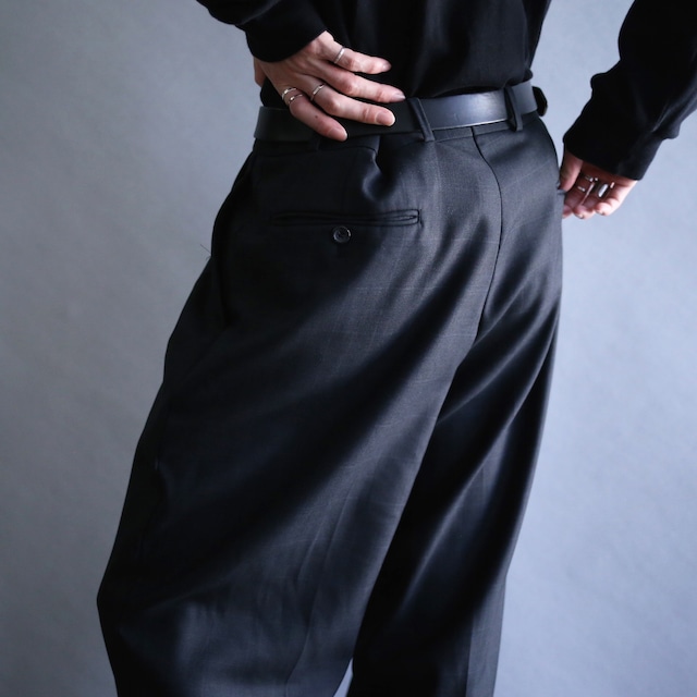 2-tuck tapered silhouette grid pattern black wide slacks