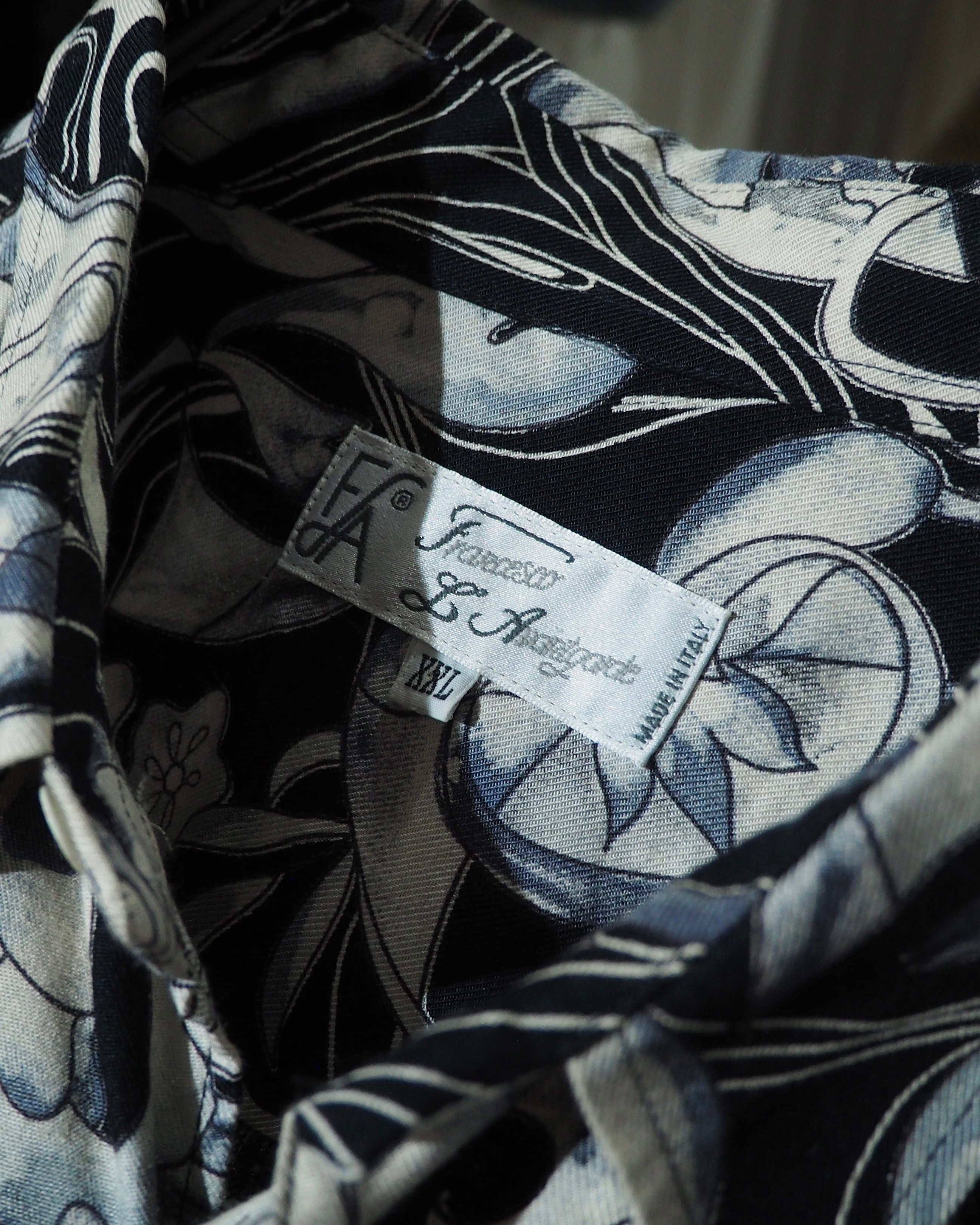 1990s " Made in Italy " Beautiful Monotone Flower All Over Pattern Vintage Loose Shirt