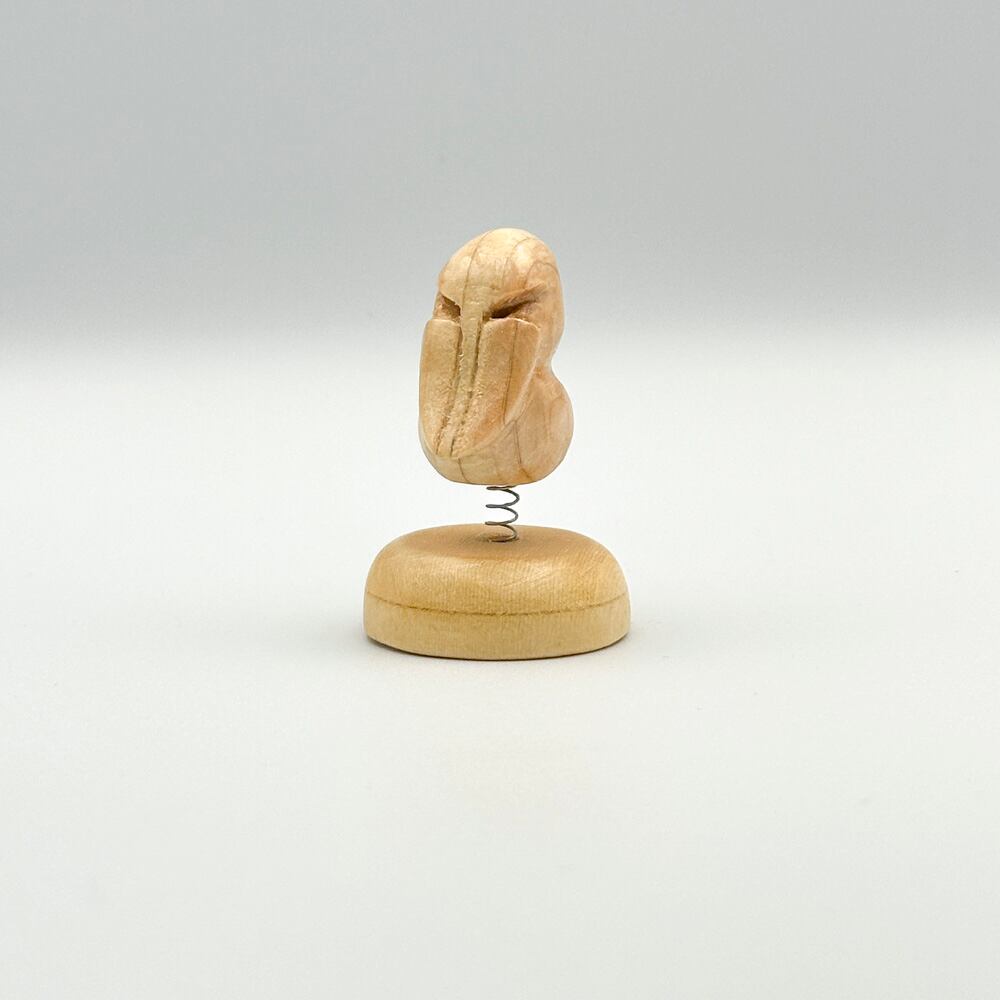 木彫り 置物にもなる肩乗りハシビロコウ バネ ブローチ 【URIJI工房