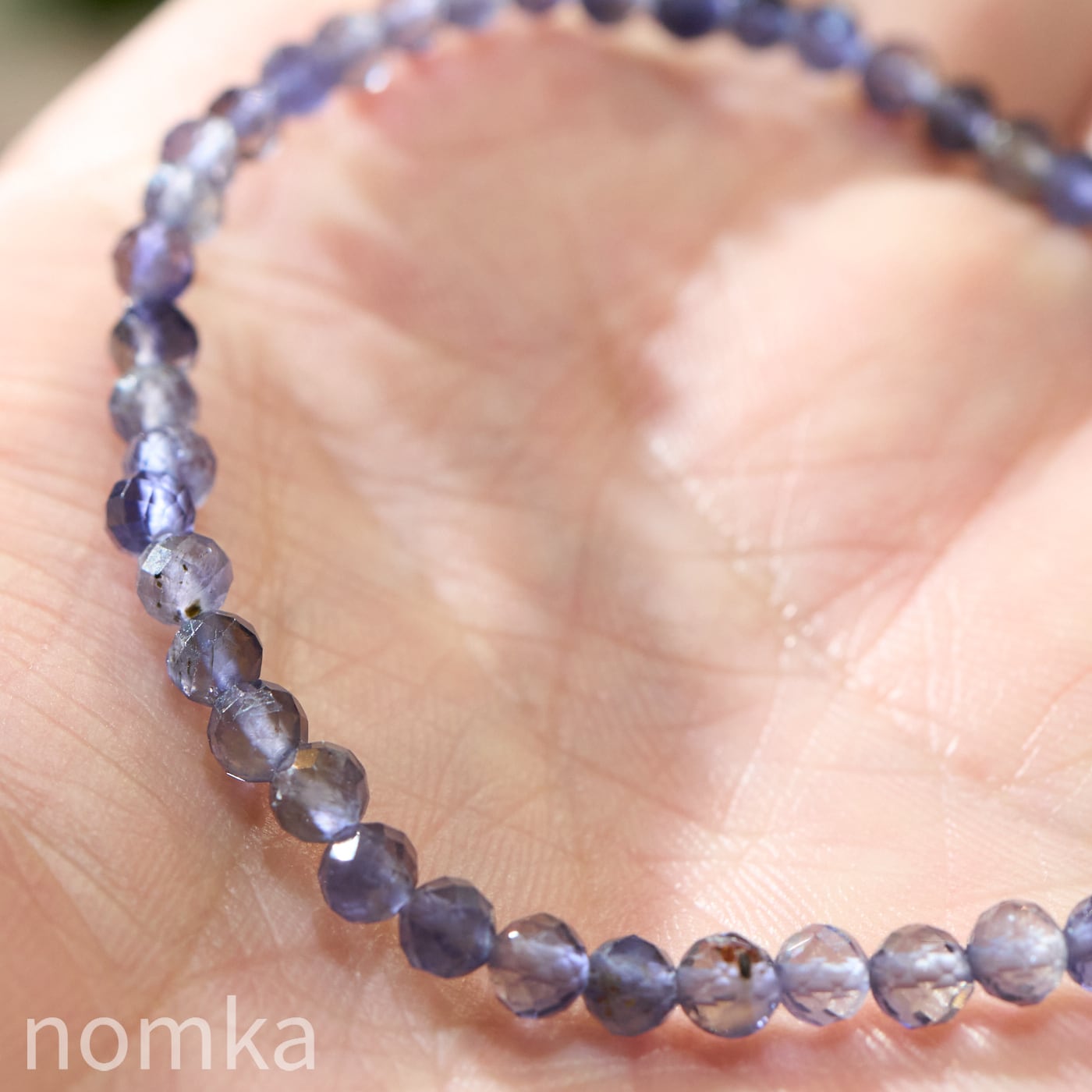 【静寂に澄むすみれ色】スリランカ産 アイオライトカット 一連ブレスレット(4mm珠/約17cm)