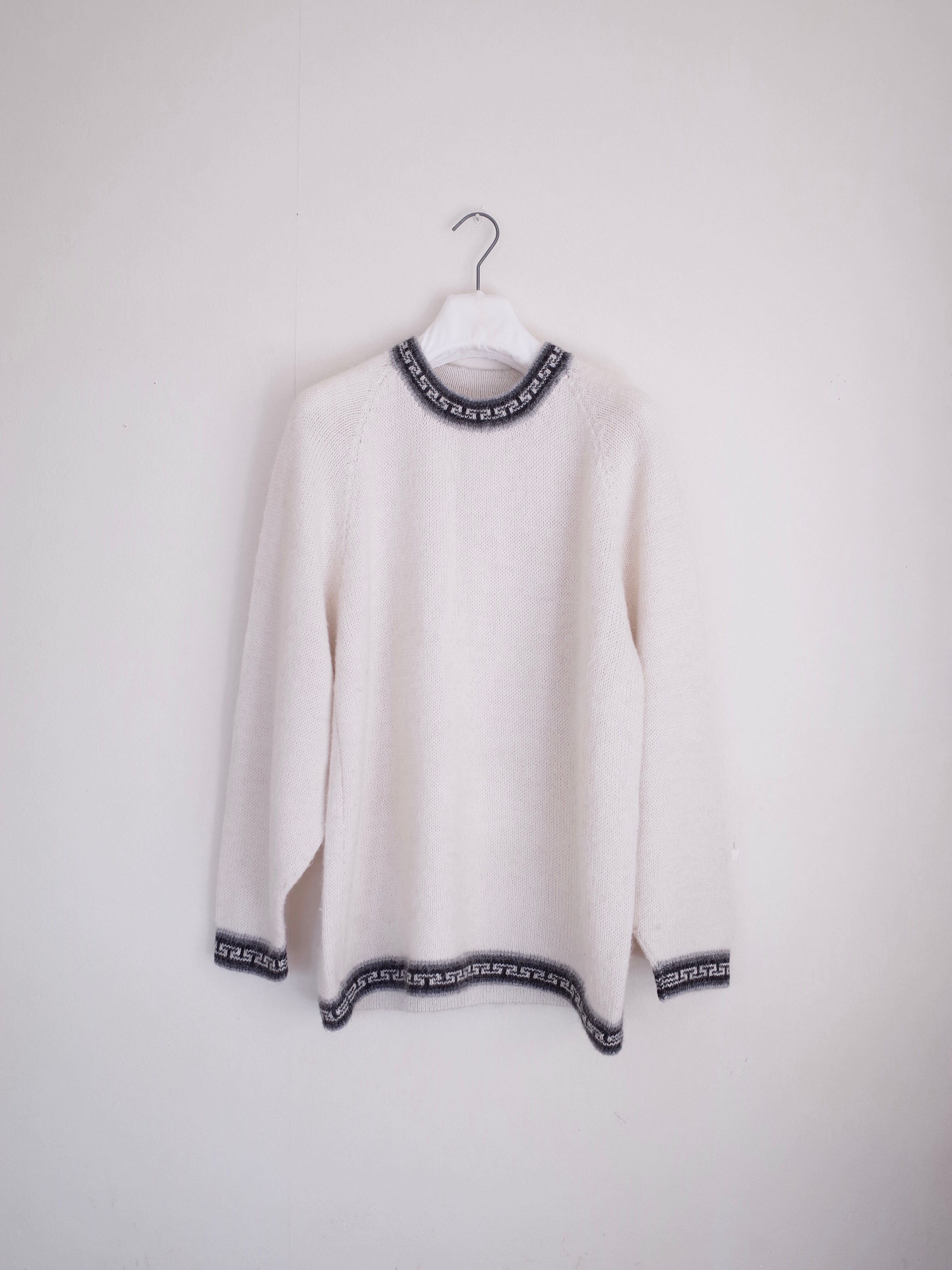 Ethnic design knit sweater