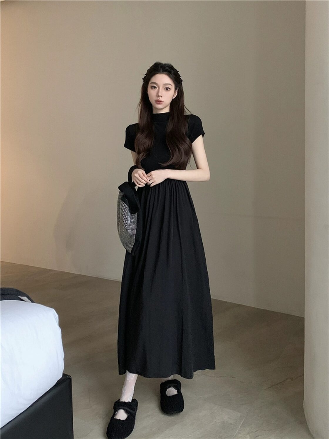 黒半袖ドレスの女性の夏フレンチヘップバーンスタイルリトルブラック 