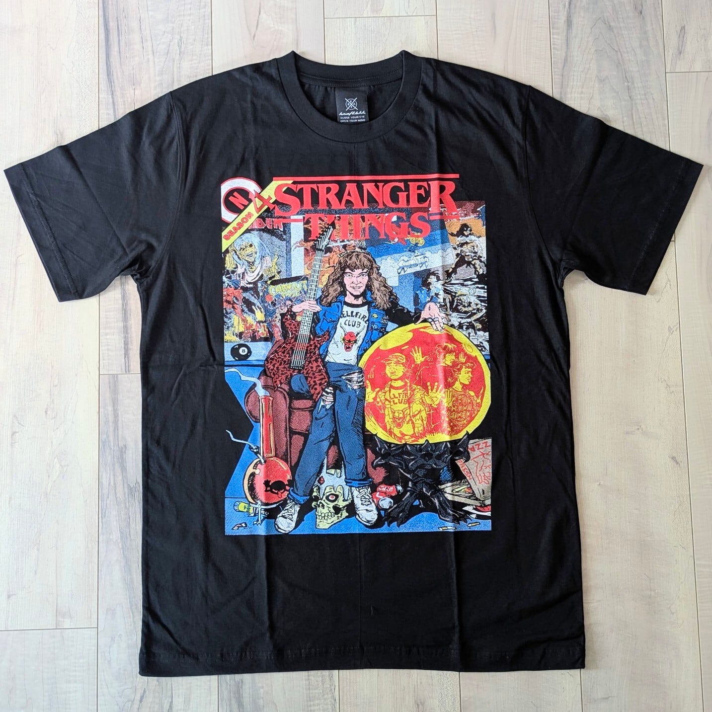 【 Stranger Things / ストレンジャーシングス  】『 Hellfire Club Eddie Munson 80' 』 Tシャツ / エディマンソン / ヘルファイアクラブ〚アメリカン雑貨 アメトイ〛
