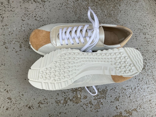 【輝くホワイト！】クラシックなデザインと本革の上質感！EMAのスニーカー/パールホワイト×ベージュスエード