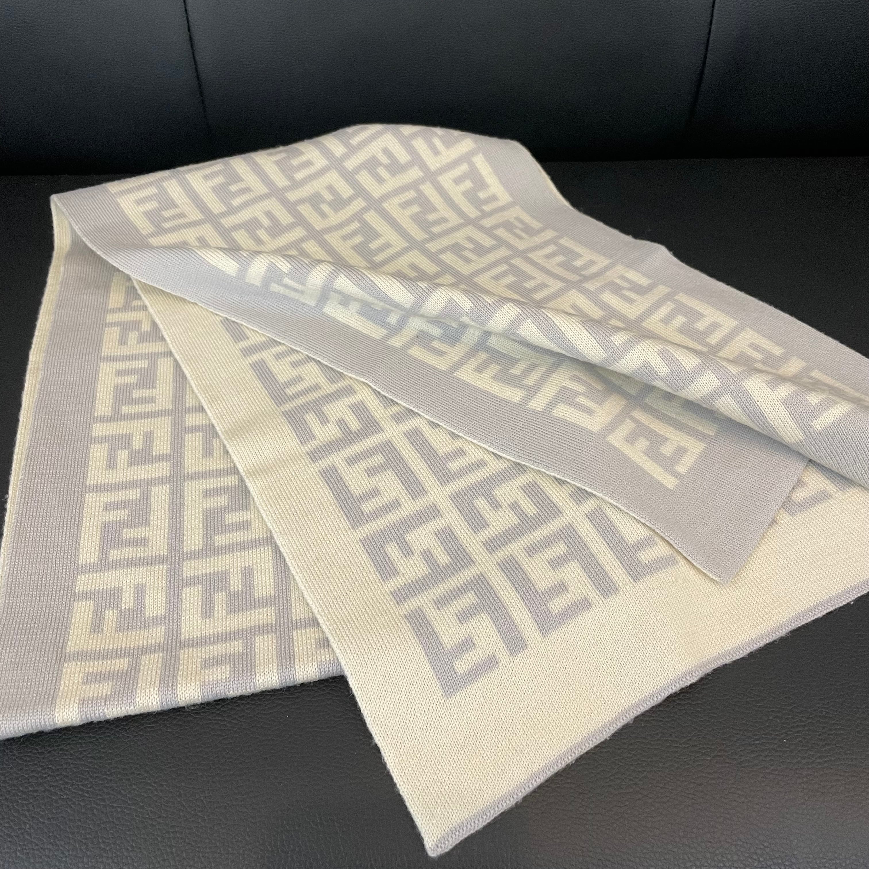 ☆FENDI☆ ズッカ ズッキーノ リバーシブル マフラー ホワイト グレー