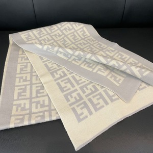 ズッカ　ズッキーノ　リバーシブル　マフラー　ホワイト　グレー フェンディ