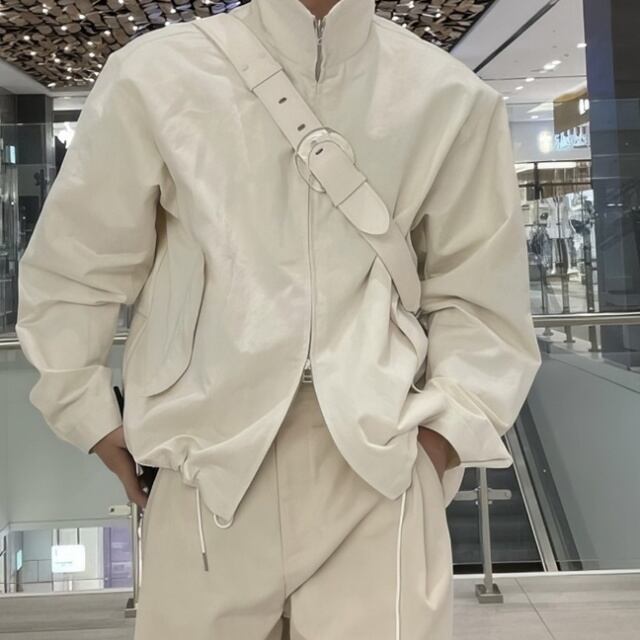 【予約販売】ブルゾン アウター シンプル ハイカラー 無地 ホワイト 襟付き ショート丈 ジップアップ ジャケット 防寒 お洒落 こなれ感 ベーシック 秋冬 M/L/XL