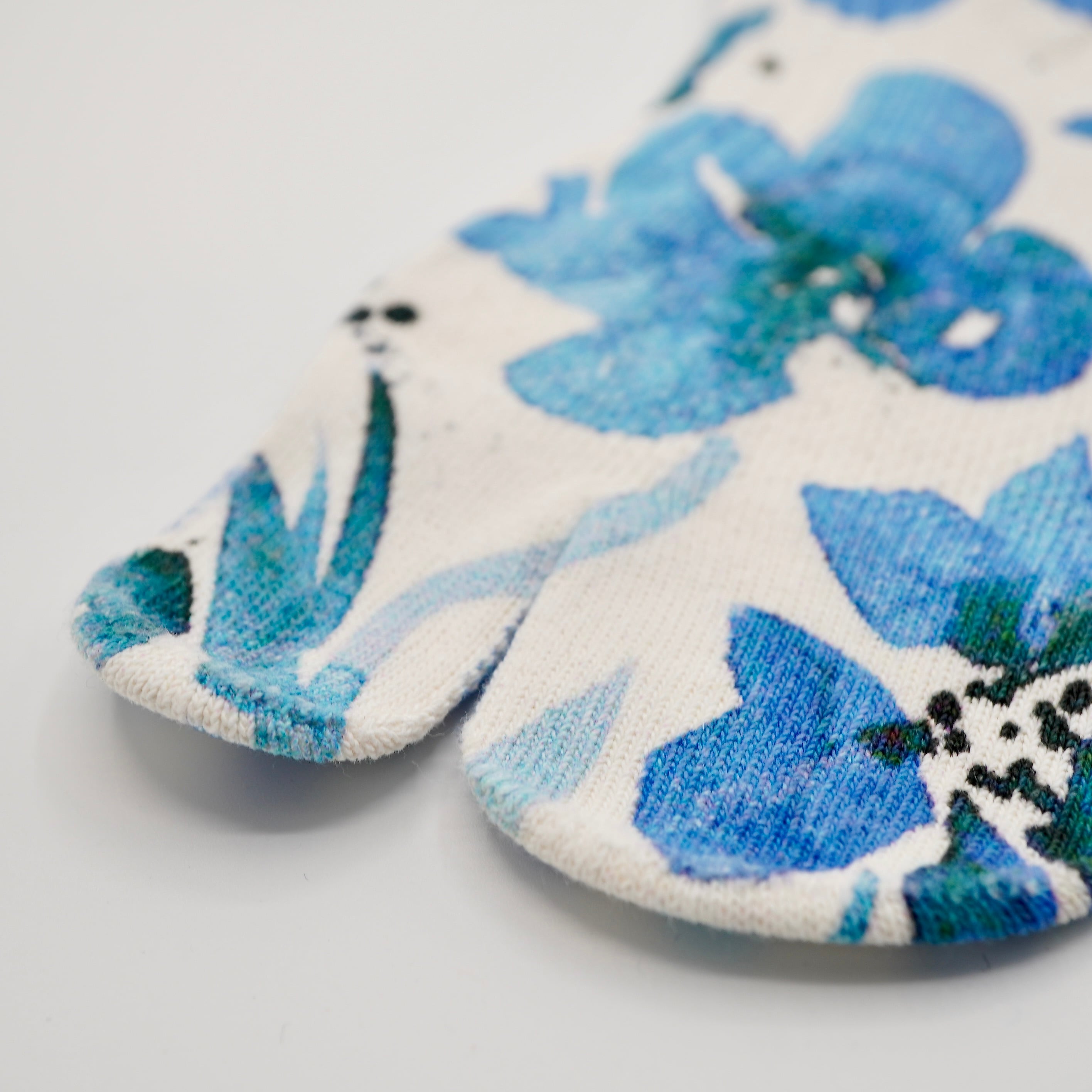 花柄　＜蘭＞　青　足袋和紙プリントソックス　レギュラー丈