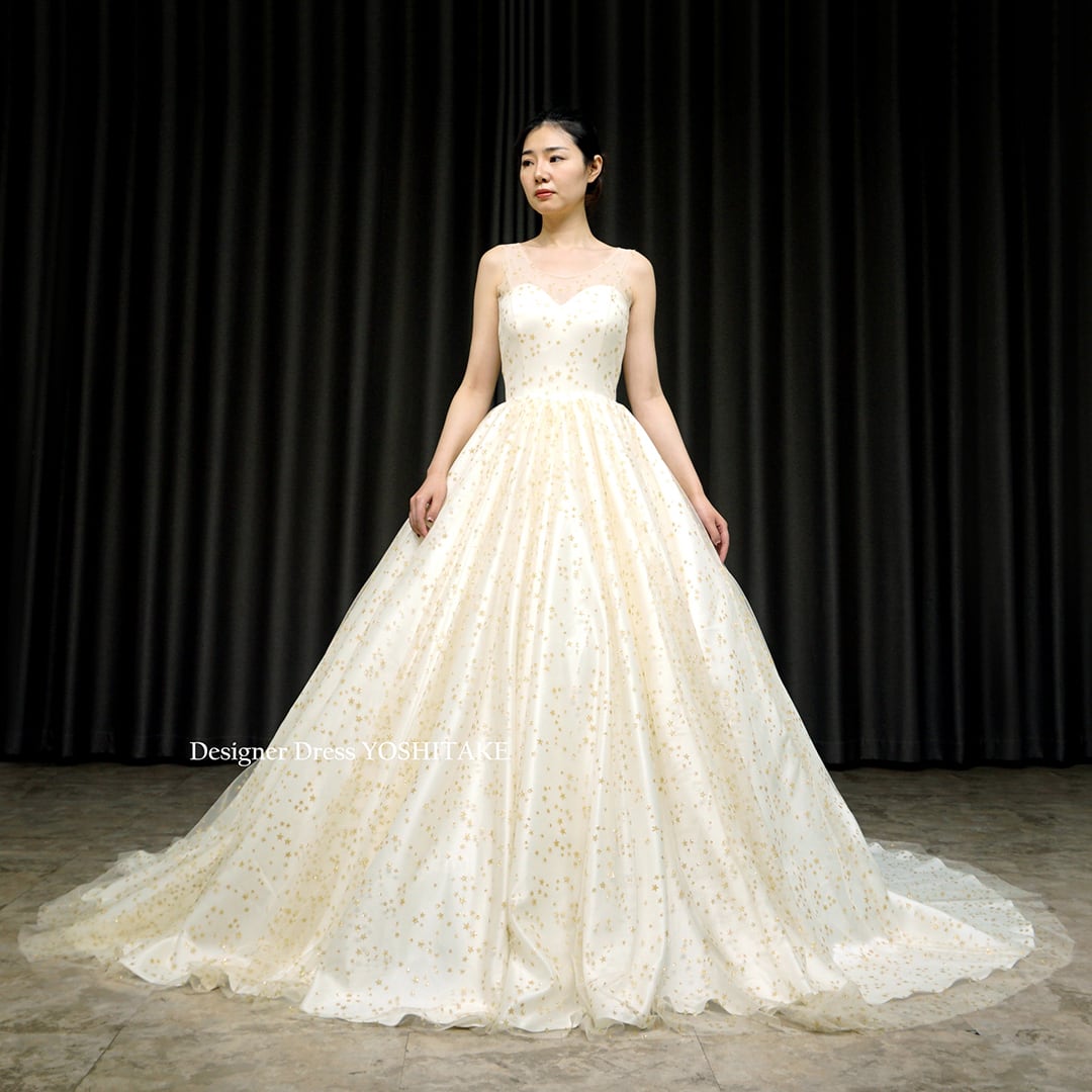 ベージュゴールドの星柄グリッターチュールウエディングドレス