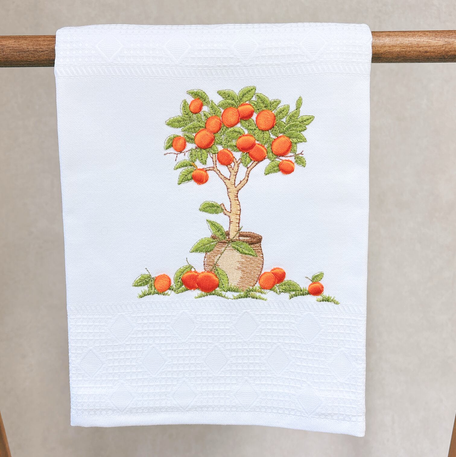 【刺繍のファブリック|オレンジの木】キッチン・テーブルクロス、ランチョンマット、布巾