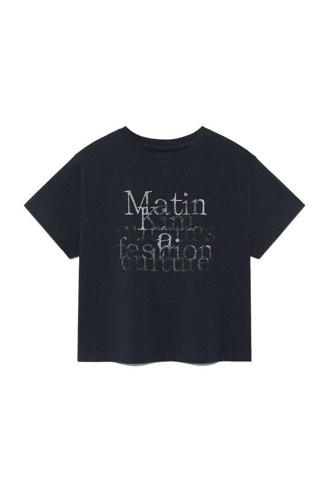 [Matin Kim] DUSTY TYPO GRAPHIC CROP TOP IN CHARCOAL 正規品 韓国ブランド 韓国通販 韓国代行 韓国ファッション マーティンキム matinkim 日本 店舗