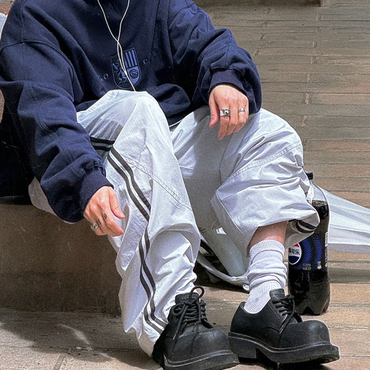 ホワイトグレーラインナイロンルーズパンツ　1101