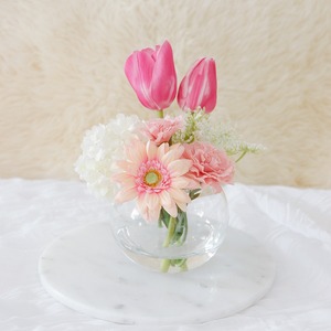 チューリップと春色花のガラスベースアレンジ-Blush spring Arrangement-