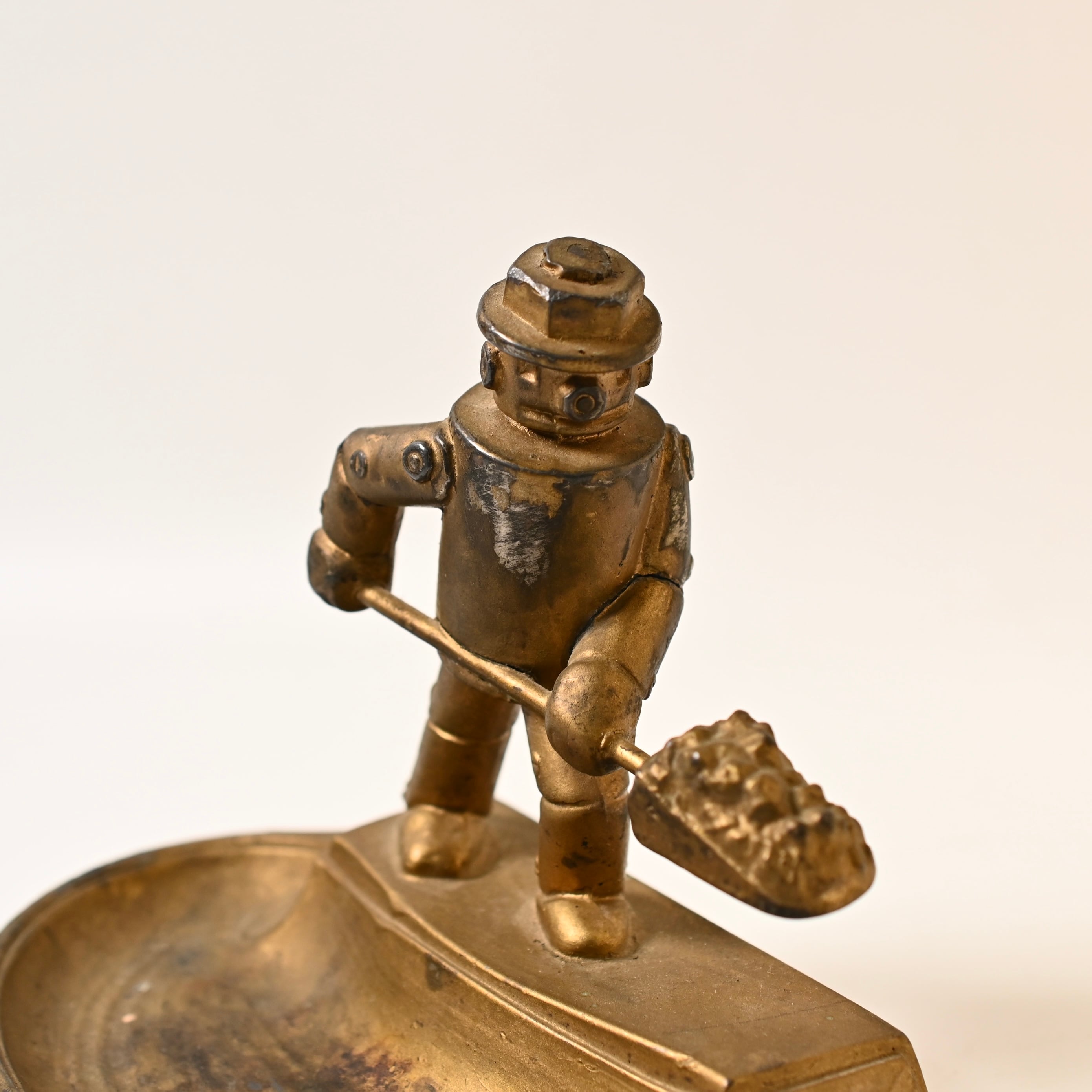 20's~ Vintage Iron Fireman Advertising Ashtray | Button Works