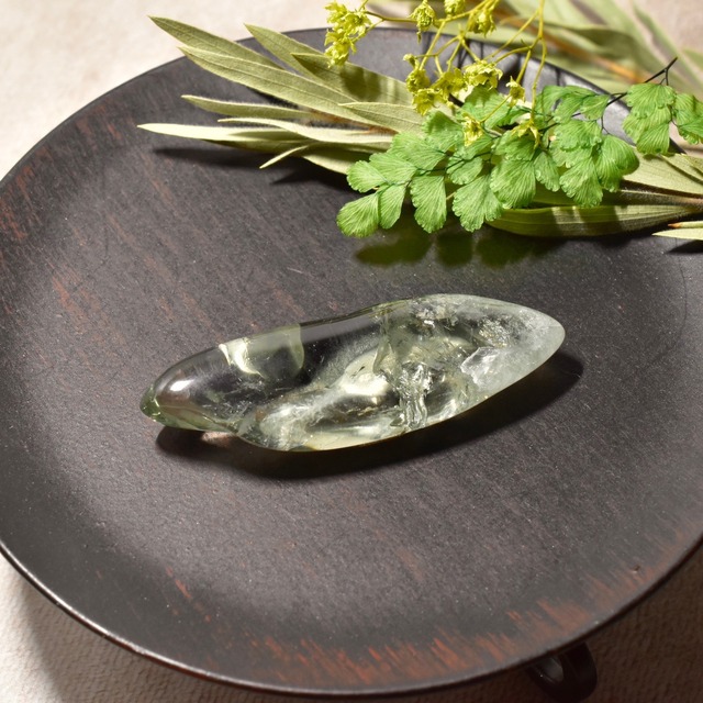 《虹入り》グリーンアメシスト 原石 ポリッシュタイプ 1個売り ブラジル産 GAM08-09