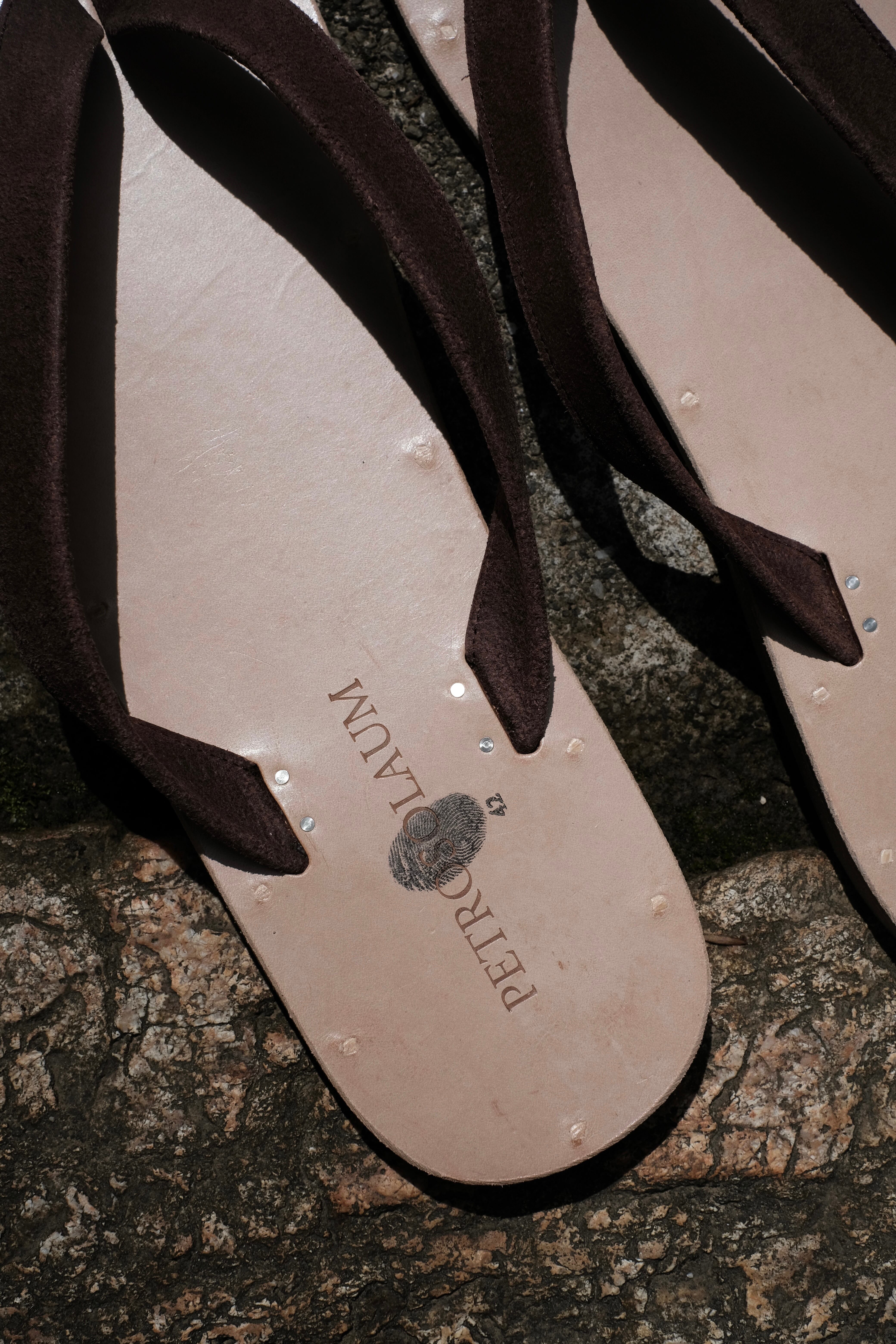 PETROSOLAUM / B-sandals | LIVING