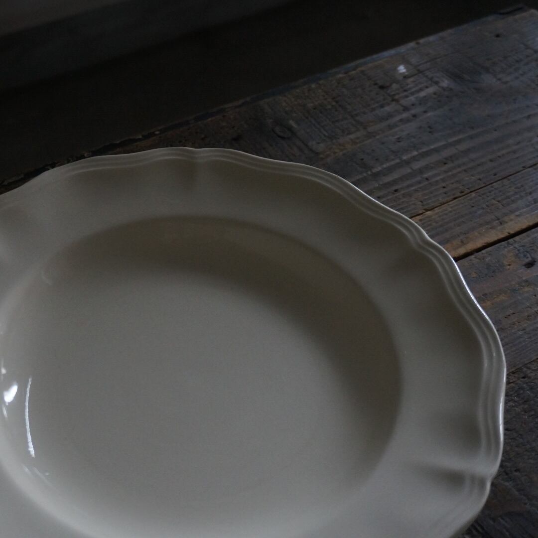 古いフランスの陶器リム皿