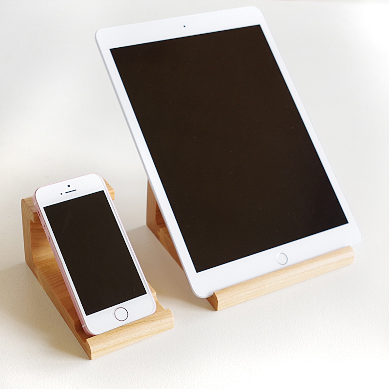 角度を選べる木製タブレットスタンド / Tablet stand with two angle options - 7