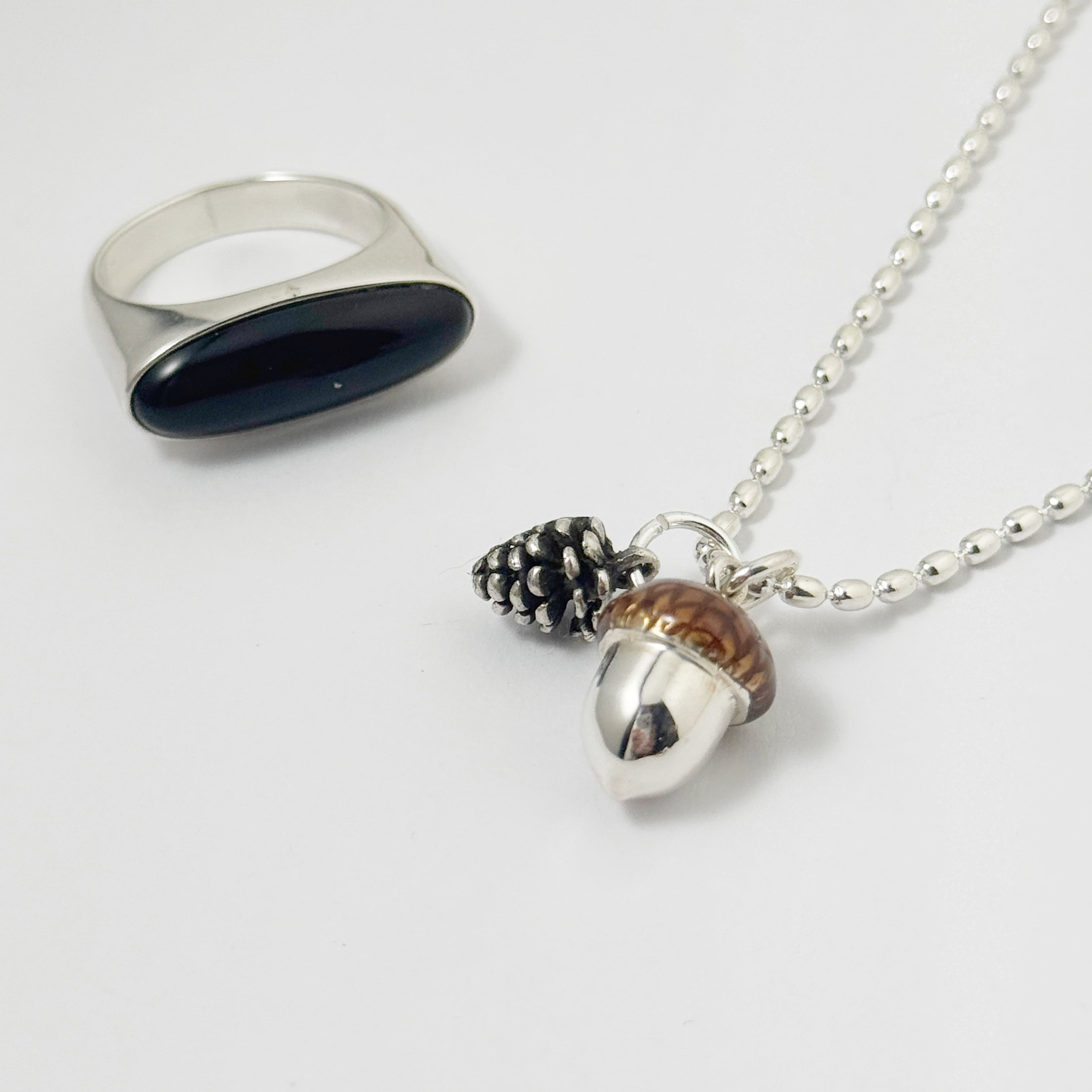 エナメル どんぐり＋マツボックリネックレス 秋冬 ドングリ