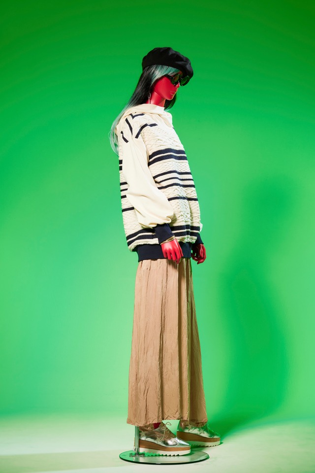 【231K022】変形フードプルオーバー