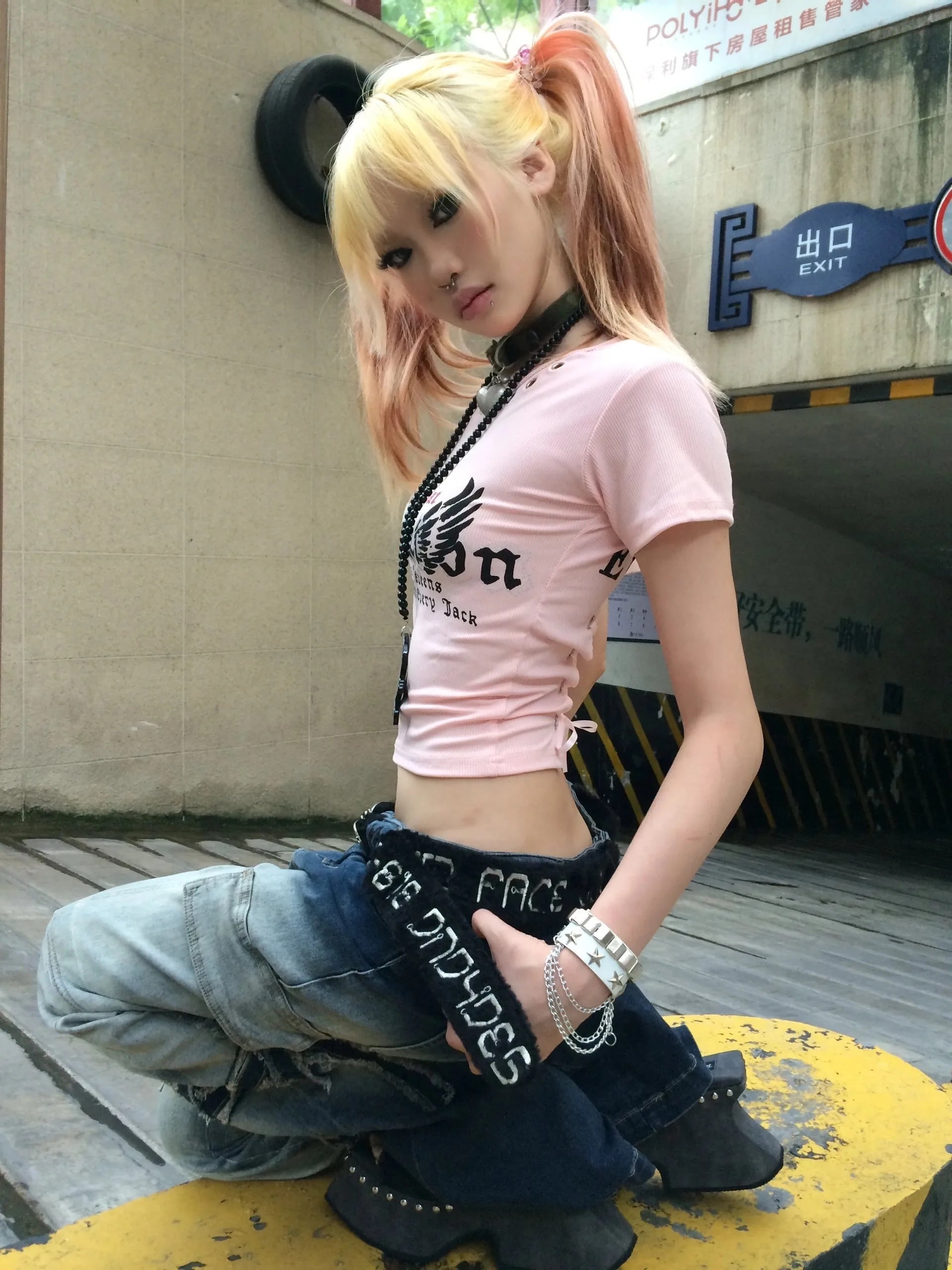 断*中様 超希少‼️d.i.a 背中空き 半袖トップス y2k ギャル 編み上げ 背中あき ロゴ Tシャツ 半袖 ピンク 韓国 ストリート Y2K