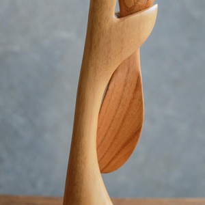 お出かけを待つ、フクロウの靴べら