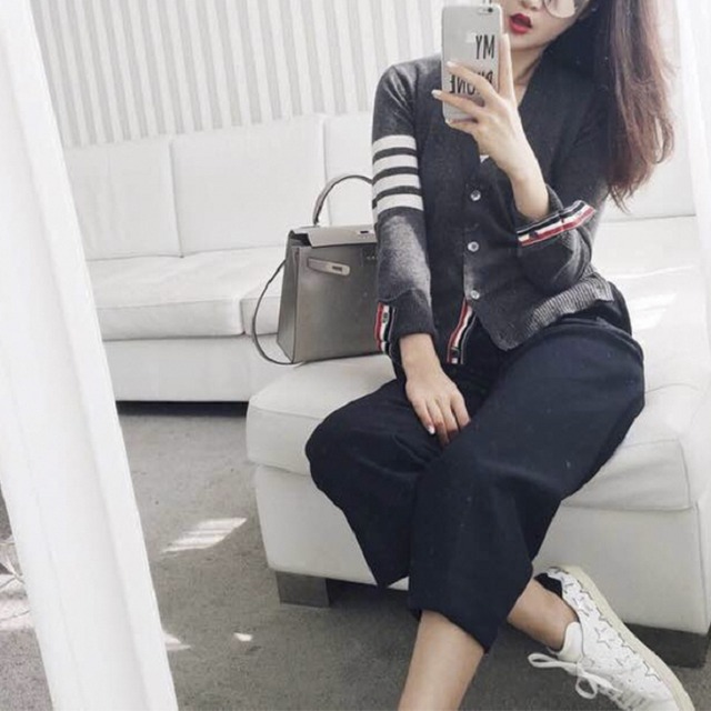 トップス レディース 送料無料 6色 長袖 カーディガン トリコロール ライン ステッチ オーバーサイズ ざっくり Vネック ふわふわ ゆったりカーディガン カラバリ マーブル ボーダーニット ショート丈 ゆったり 可愛いVネック 通勤 オフィス ビジネスシーン 休日 デート お出かけ ランチ ママ友ランチ 公園デビュー カジュアル デイリー 日常 シンプル 通学 学生 10代 20代 30代 40代 幅広い年代 春 秋 冬 着回し 韓国ファッション オルチャン 楽ちん S M L XL 2XL 3XL