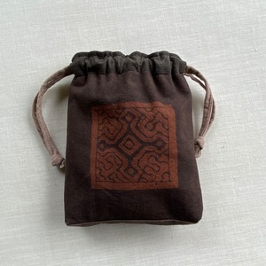 泥染め巾着袋茶　15x18cm シピボ族の泥染め