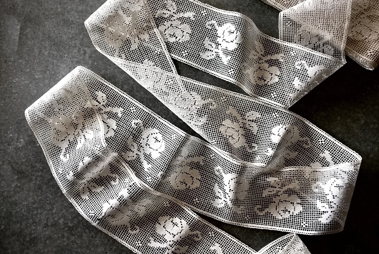 フランス 1900s 古薔薇たちのフィレレース  100x9c アンティーク r48