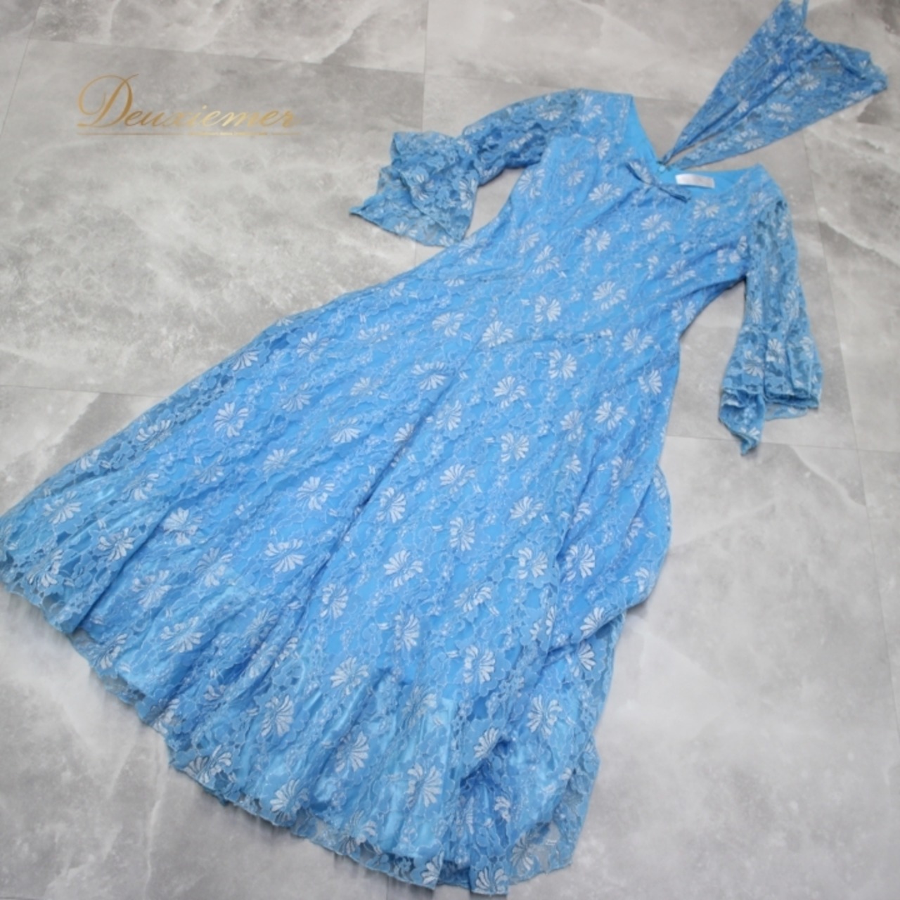 社交ダンス 衣装 スタンダード ドレス ワンピース レッスンウェア パーティ衣装 prima boutique プリマブティック ライトブルー系 水色 リボン 花柄レース おしゃれ 上品 薄手 体型カバー 踊りやすい フォーマル イベント用 大人用 ストレッチ クラシック 柔らかい レディース かわいい エレガント スリーブ フレア袖 デザイン シンプル シーズンレス