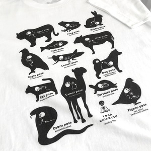 ヨガ ガイコツ 動物ポーズ Tシャツ［モノクロ］