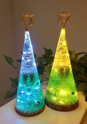 光るクリスマスツリー（六芒星のエネルギー入り）